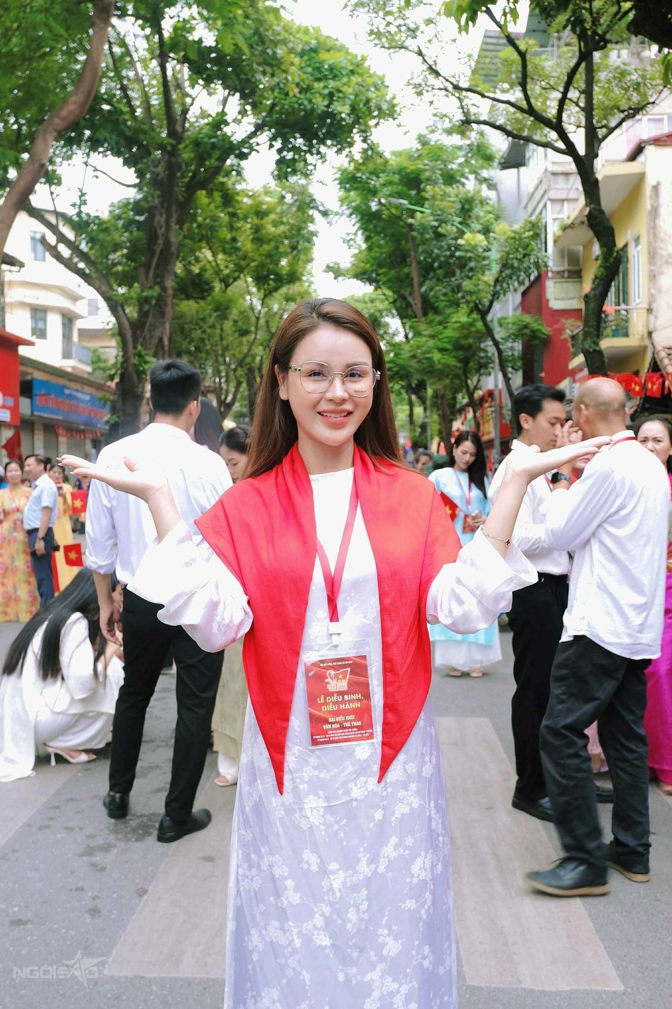 Ngắm dàn mỹ nhân VTV mặc áo dài rực rỡ, dậy từ 5 giờ sáng vẫn xinh như hoa tham dự buổi hợp luyện mừng Quốc khánh - 3