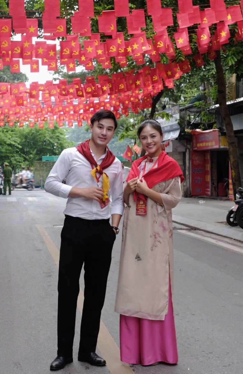 Ngắm dàn mỹ nhân VTV mặc áo dài rực rỡ, dậy từ 5 giờ sáng vẫn xinh như hoa tham dự buổi hợp luyện mừng Quốc khánh - 4