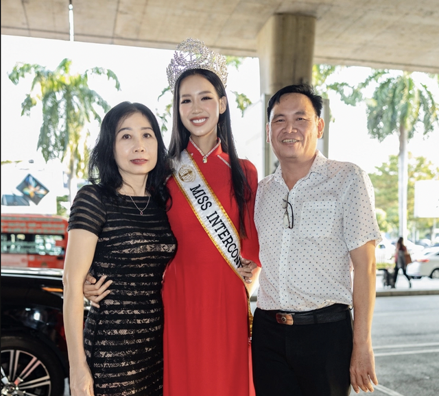 Hoa hậu cao gần 1m90 tham gia Tổng duyệt A80 có bố Đại tá, mẹ làm bác sĩ, là nàng hậu Việt duy nhất làm được điều này - 9