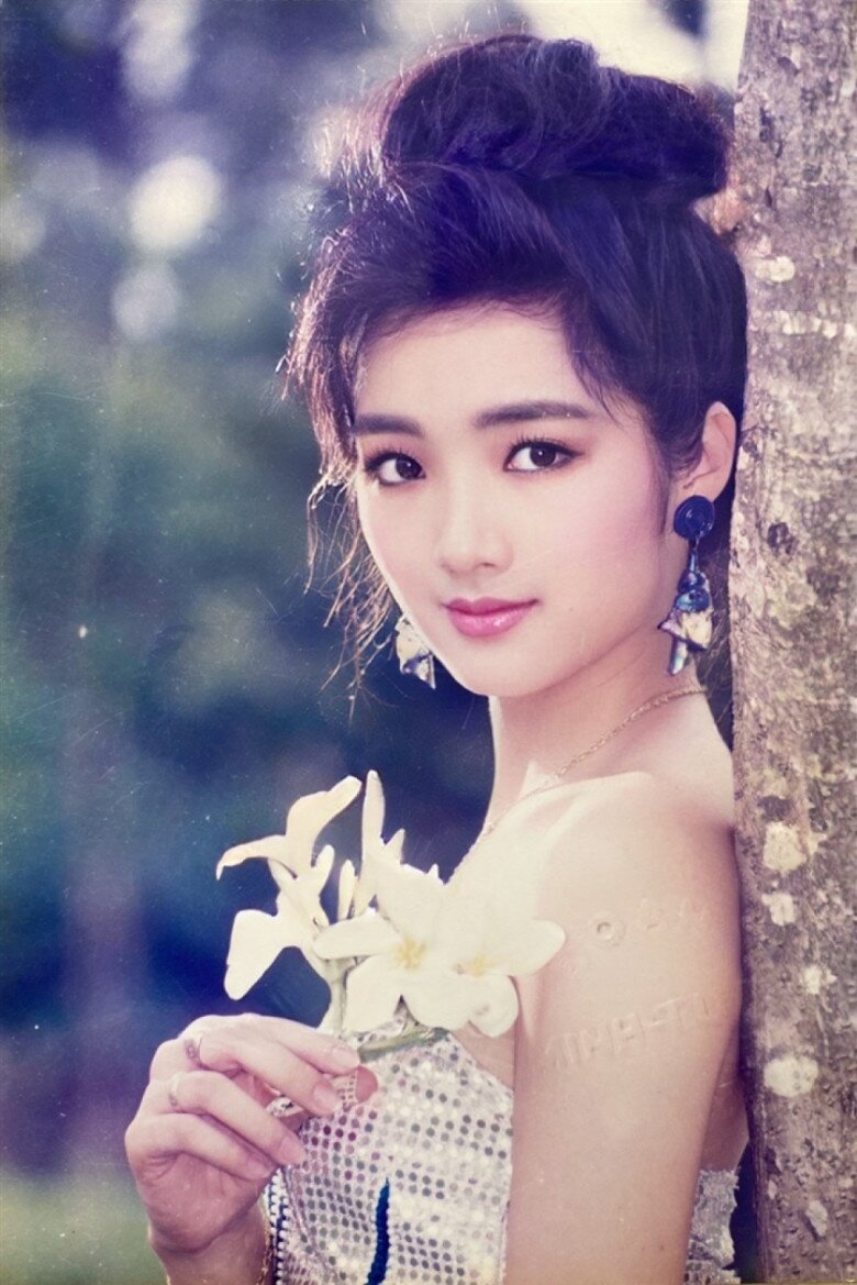Hoa hậu độc nhất vô nhị của Việt Nam: U55 trẻ măng như nữ sinh nhờ chăm ăn mặc &#34;cưa sừng làm nghé&#34; - 2