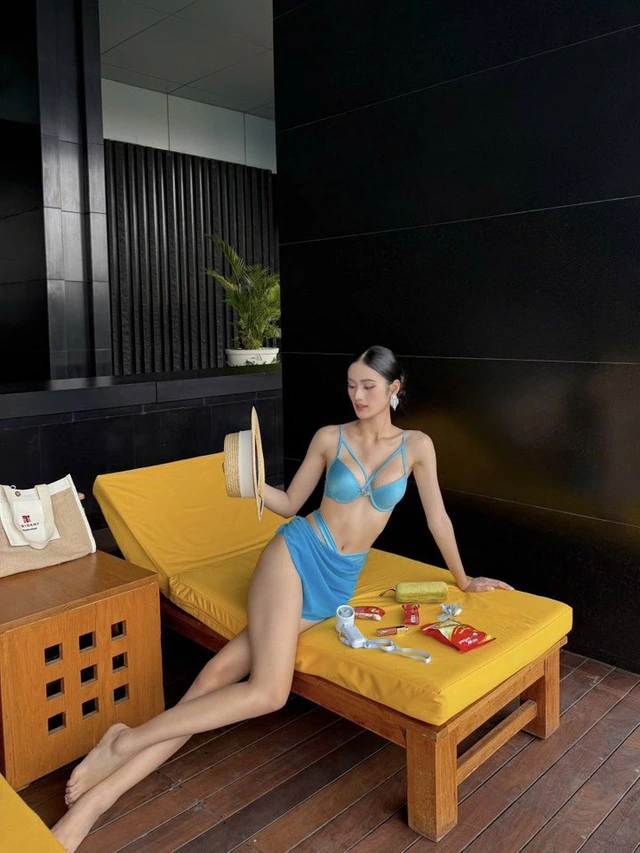 Ý Nhi diện bikini chẳng khoe vòng 1 vẫn hút mắt người nhìn vì &#34;vũ khí ngầm&#34; trên cơ thể - 4