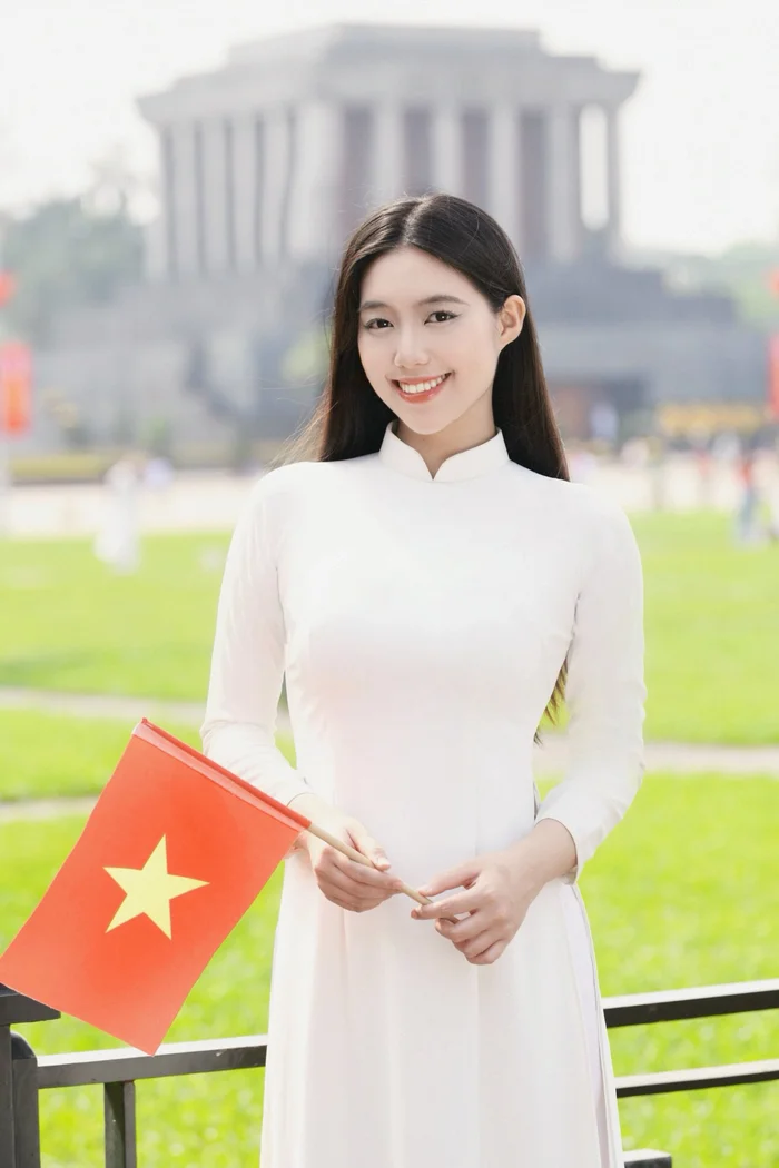 Hoa, á hậu là &#34;con nhà nòi&#34; tại A80: Thừa hưởng gen trội từ phụ huynh quân nhân, sớm thành mỹ nhân với chiều cao khủng - 18