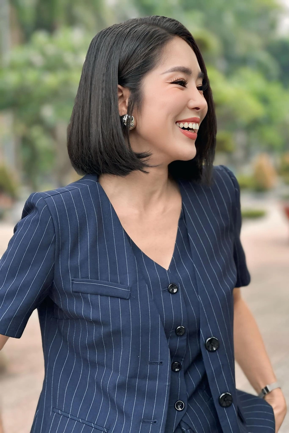 Không nhận ra nữ hoàng phim truyền hình miền Tây: Cả chục năm ăn mặc giản dị, nay lột xác thành “nữ tổng tài” sang chảnh - 12