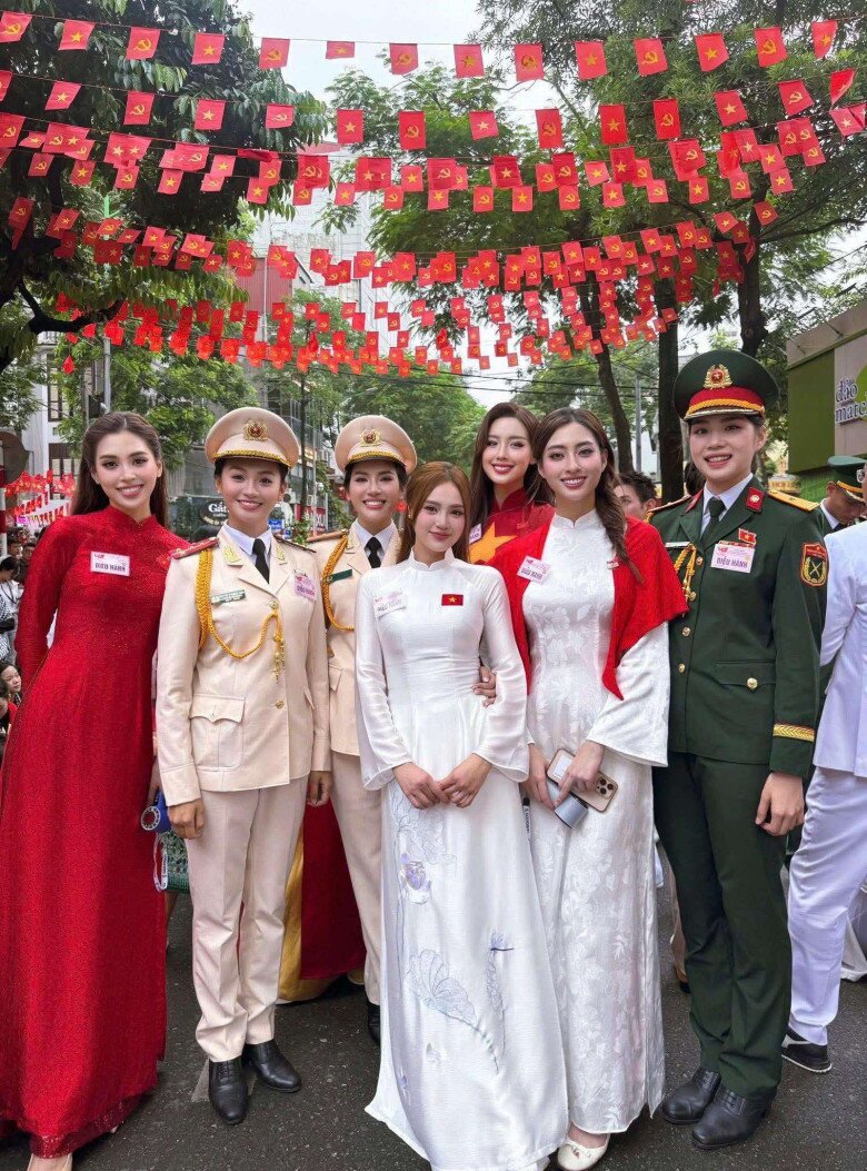 Khung ảnh dàn mỹ nhân &#34;tinh hoa hội tụ&#34; hot nhất nhì tại A80: Từ Hoa hậu đến nữ công an đẹp rực rỡ, không ai kém ai - 1