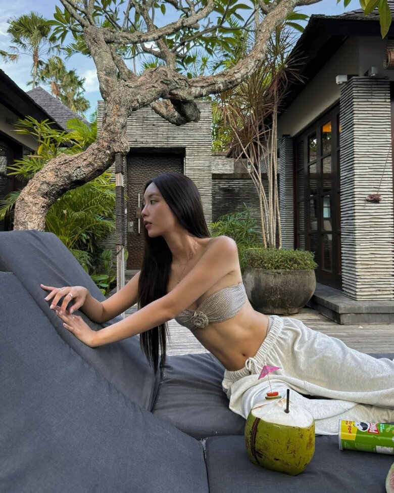 Mặc đồ bơi thế nào để che khuyết điểm mà vẫn nổi bật? 7 gợi ý outfit giúp bạn &#34;hack dáng&#34; cực đỉnh mùa hè này - 6