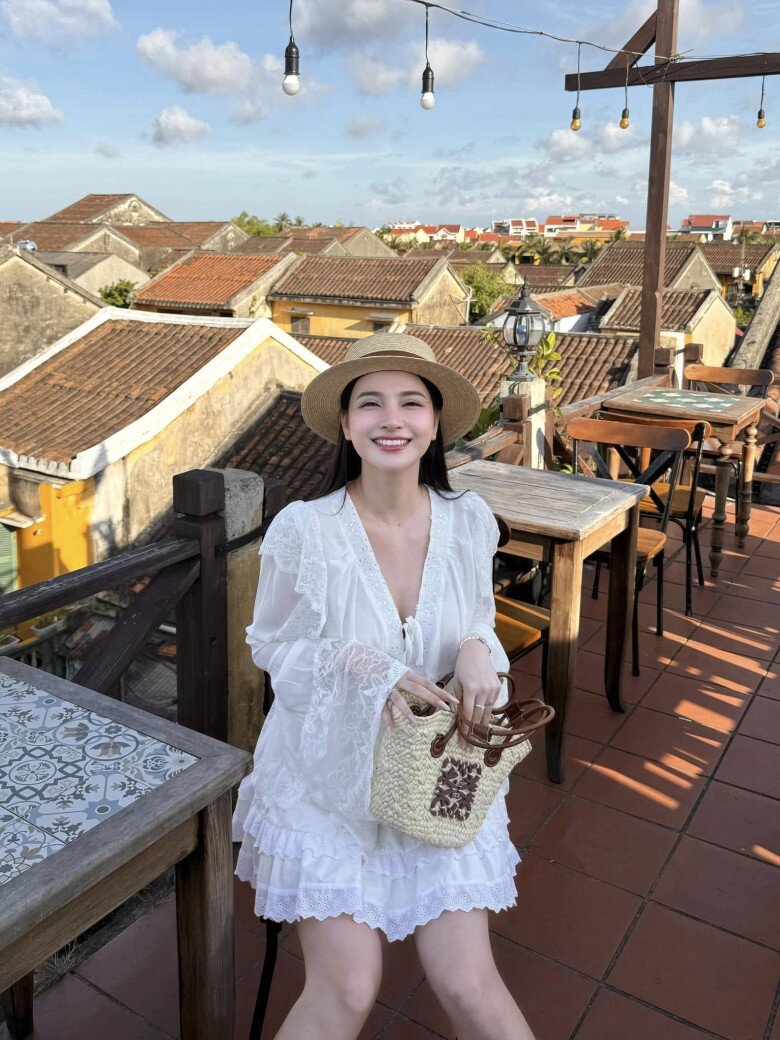 Mỹ nhân sinh năm 1999 từng bị Việt Anh &#34;phũ&#34; tình cảm, diện bikini nhỏ xíu như sắp rơi, đời thường kín đáo vẫn hút mắt - 10