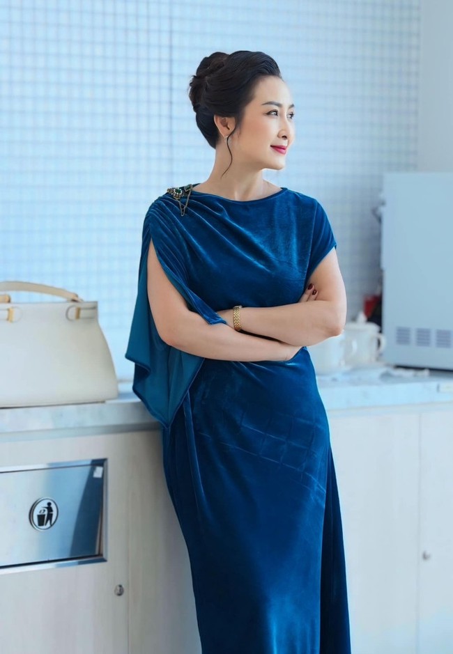 Mỹ nhân Việt &#34;đẹp như cả dàn minh tinh châu Á cộng lại&#34;, U60 sang chảnh đúng khí chất nữ tổng tài - 2