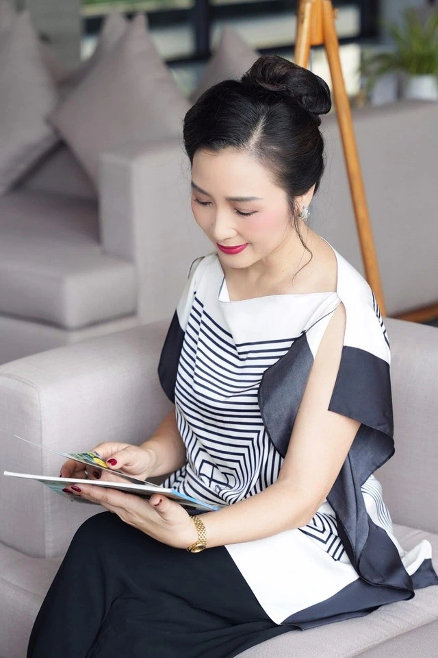Mỹ nhân Việt &#34;đẹp như cả dàn minh tinh châu Á cộng lại&#34;, U60 sang chảnh đúng khí chất nữ tổng tài - 1