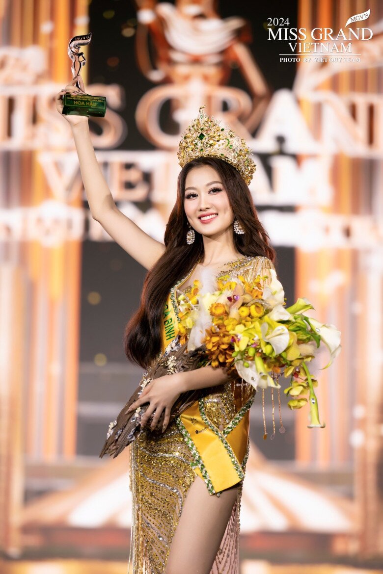Hoa hậu từng bị &#34;ném đá&#34; khi vừa lên ngôi, nhan sắc sau 1 năm đăng quang thế nào mà được khen hợp Miss World? - 7