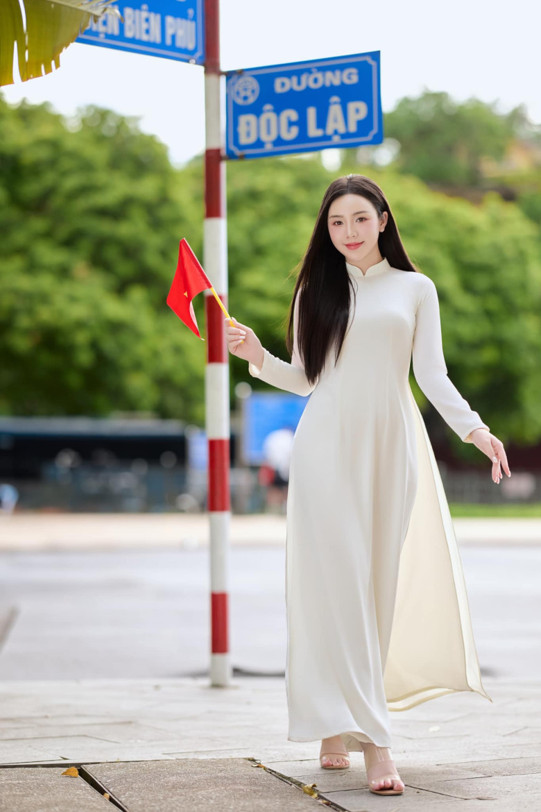 Ngắm dàn mỹ nhân VTV mặc áo dài rực rỡ, dậy từ 5 giờ sáng vẫn xinh như hoa tham dự buổi hợp luyện mừng Quốc khánh - 10