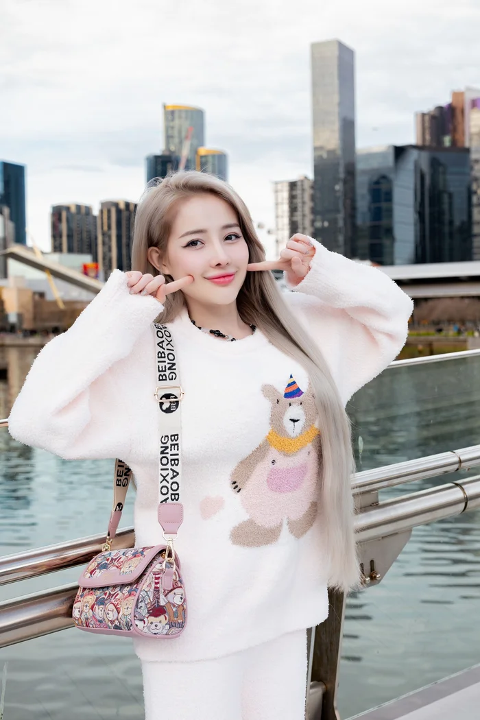 Sau 12 lần phẫu thuật thẩm mỹ rồi bị co rút mũi, Ngân 98 lại tiếp tục &#34;gặp biến&#34; khiến dân tình tá hoả - 7