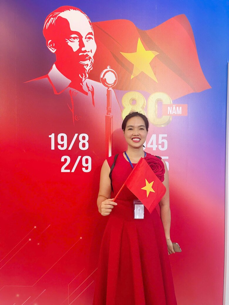 Người người xếp hàng cả ngày để được &#34;ngược thời gian&#34; trở về thời khắc thiêng liêng của đất nước - 5