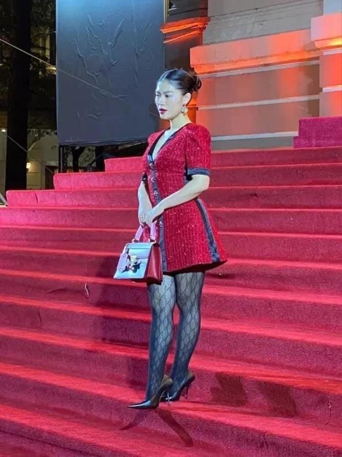 Con gái duy nhất của nữ đại gia thủy sản diện đồ hiệu bị chê, ăn mặc mộc mạc kiểu nông dân lại được yêu - 11
