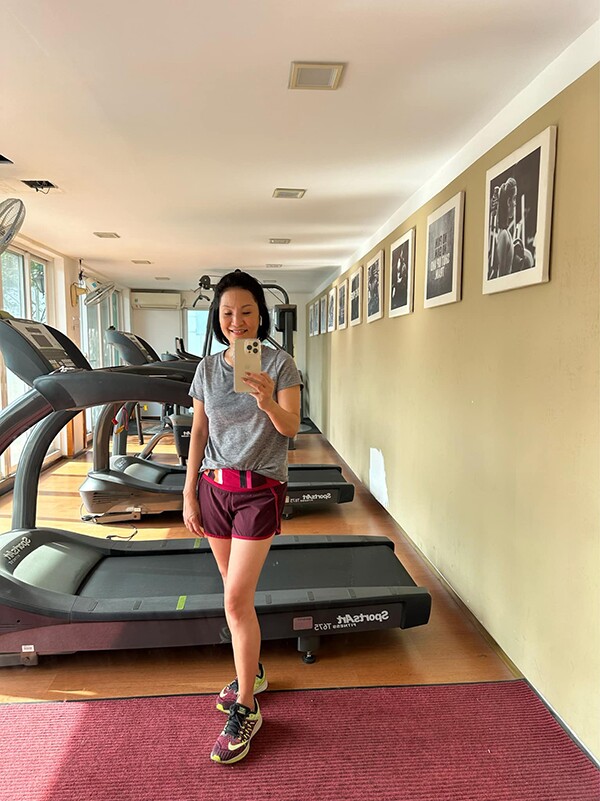 Người đẹp một thời làm nền cho Việt Trinh, U70 sở hữu body nuột không kém gái đôi mươi, rộ tin bí mật đám cưới lần 2 - 14