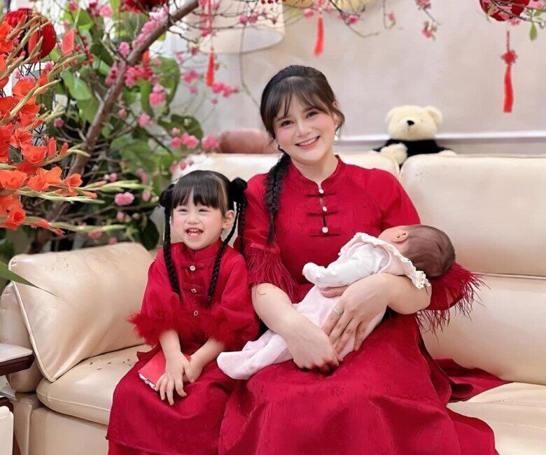 Nhan sắc 3 cô &#34;con gái&#34; tên Trang ít người nhớ đến của nghệ sĩ Công Lý: Người cạo trọc đầu, người sống kín tiếng - 6