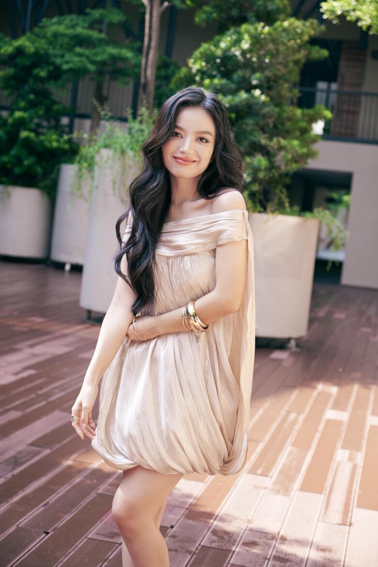 Nhan sắc &#34;bóng hồng&#34; duy nhất phim Mưa đỏ: Là “ngọc nữ” tiềm năng màn ảnh Việt, visual sang chảnh đậm chất tiểu thư tựa Kim Ji Won - 15