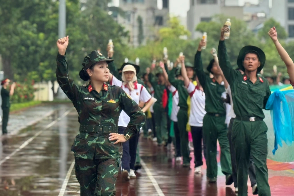 Nhan sắc đời thường trẻ trung của &#34;nữ tướng sân cỏ&#34; mang hàm Đại tá làm Tổng đạo diễn khối nghi trượng A80 - 3