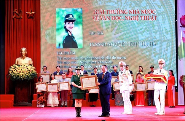 Nhan sắc đời thường trẻ trung của &#34;nữ tướng sân cỏ&#34; mang hàm Đại tá làm Tổng đạo diễn khối nghi trượng A80 - 5