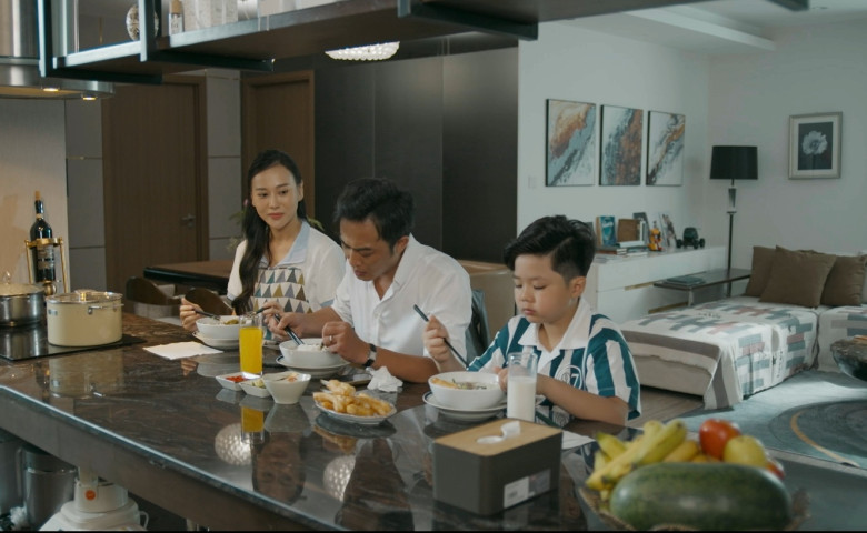 Phương Oanh tái xuất ăn mặc sang chảnh tràn màn hình, khác xa hình ảnh gái quê ngày xưa - 2