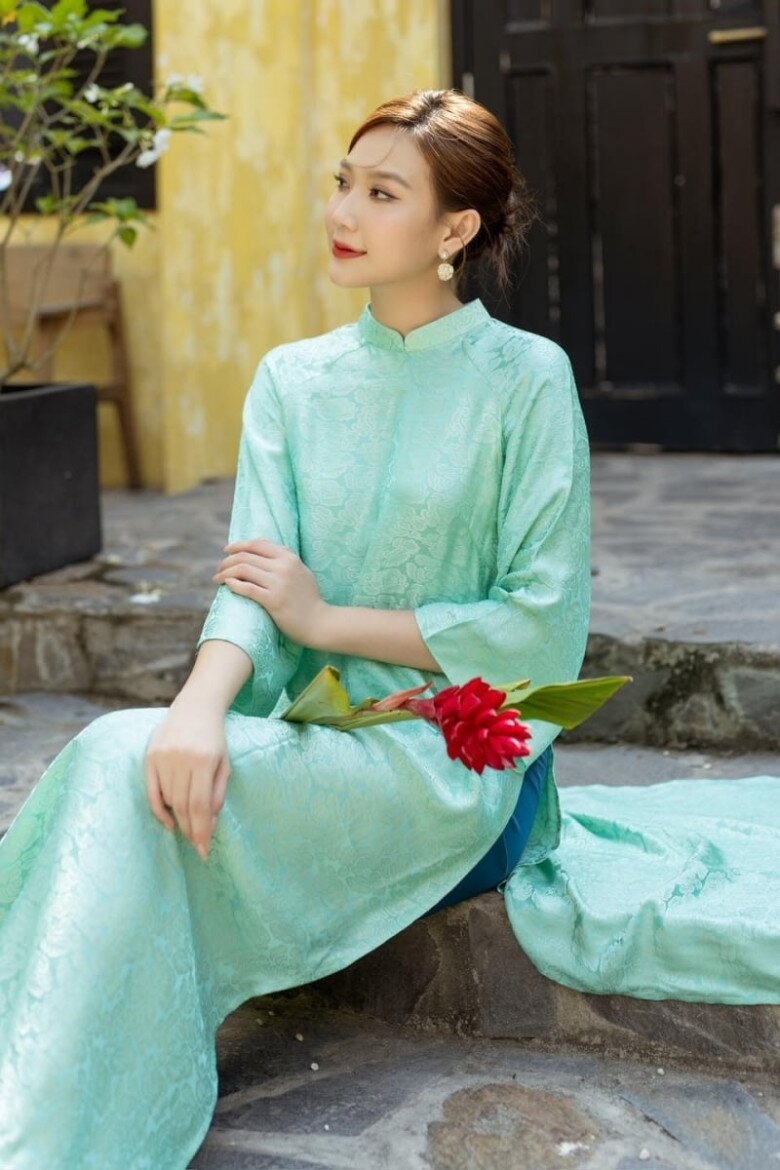 Những kiểu tóc đẹp để phối cùng áo dài khi chụp ảnh 2/9, tôn lên ngũ quan hài hòa lại giúp chị em &#34;hack&#34; tuổi - 2