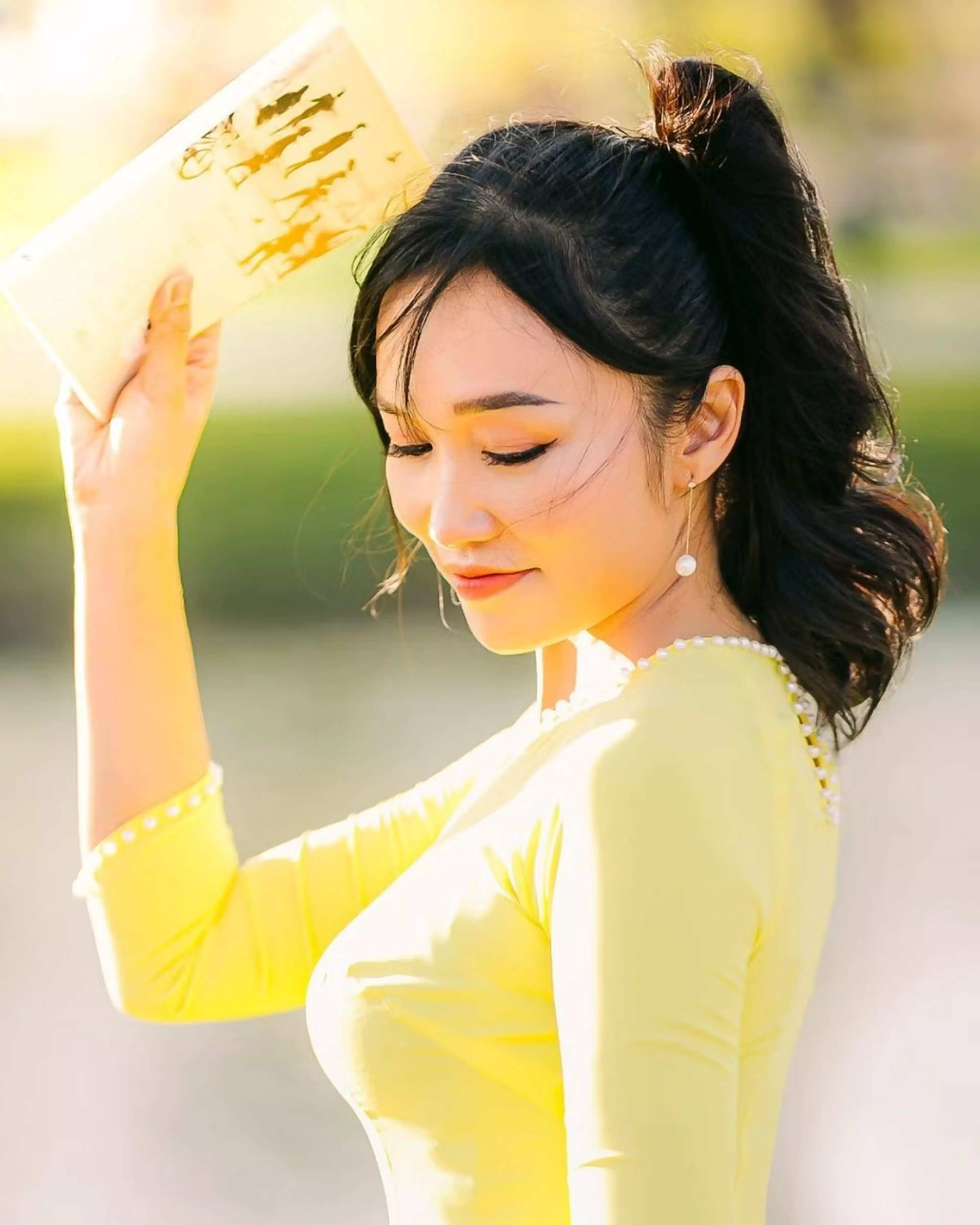 Những kiểu tóc đẹp để phối cùng áo dài khi chụp ảnh 2/9, tôn lên ngũ quan hài hòa lại giúp chị em &#34;hack&#34; tuổi - 8