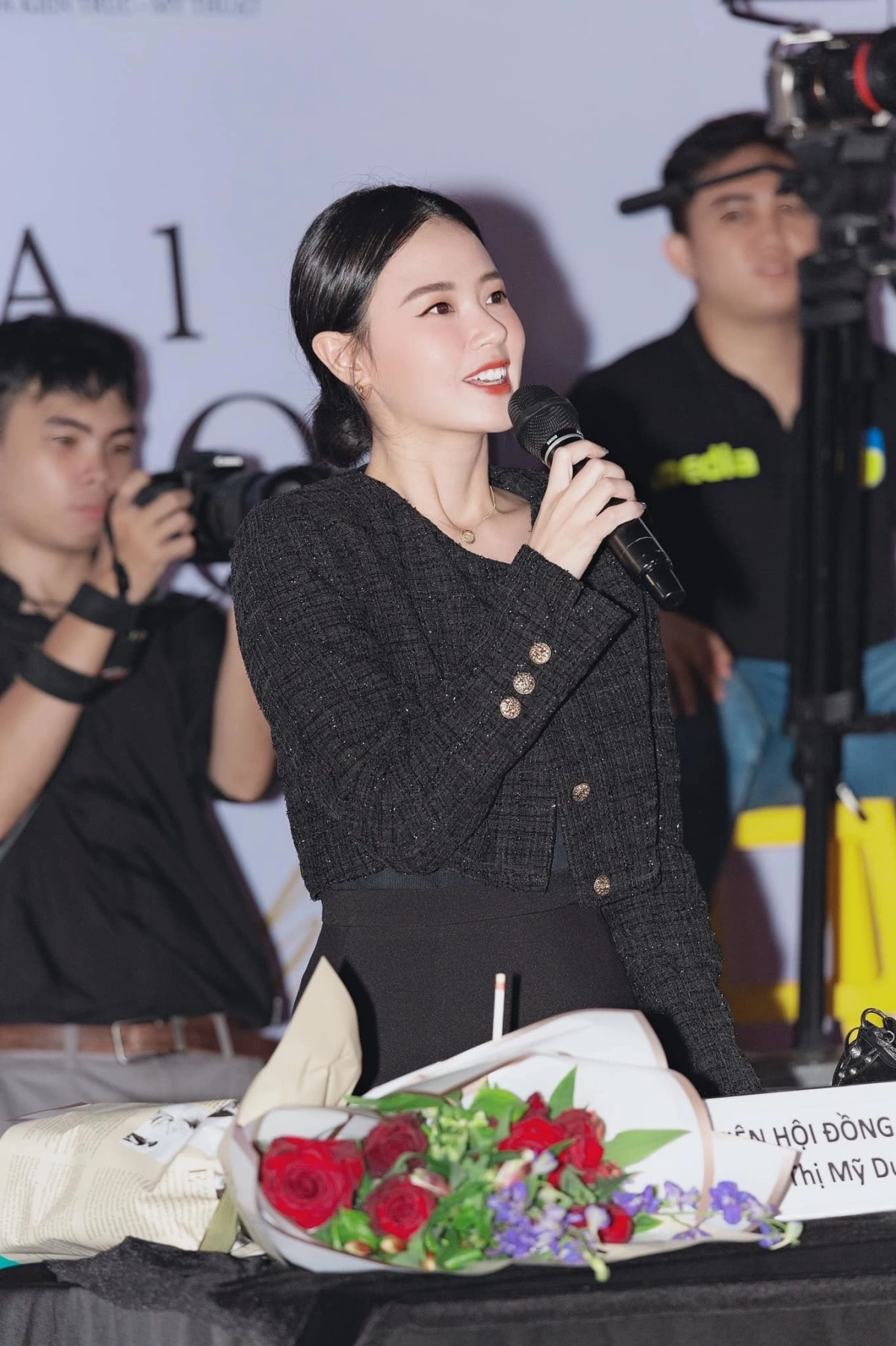 Nữ giảng viên nhiều sổ đất nhất Vbiz có nhan sắc xinh đẹp như tiên, đi làm mỗi ngày một bộ không trùng lặp - 20