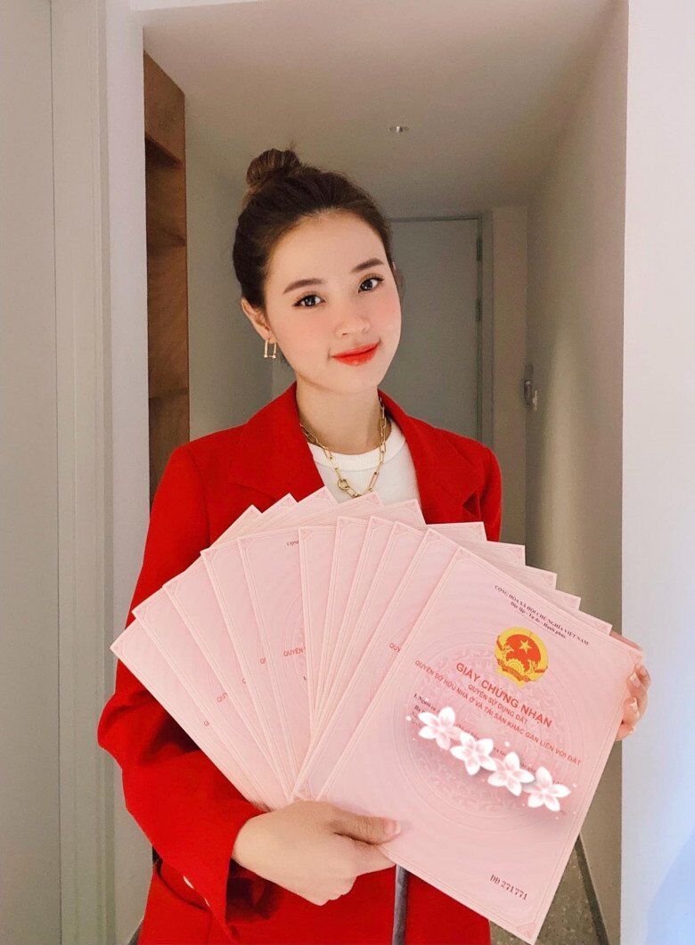 Nữ giảng viên nhiều sổ đất nhất Vbiz có nhan sắc xinh đẹp như tiên, đi làm mỗi ngày một bộ không trùng lặp - 1