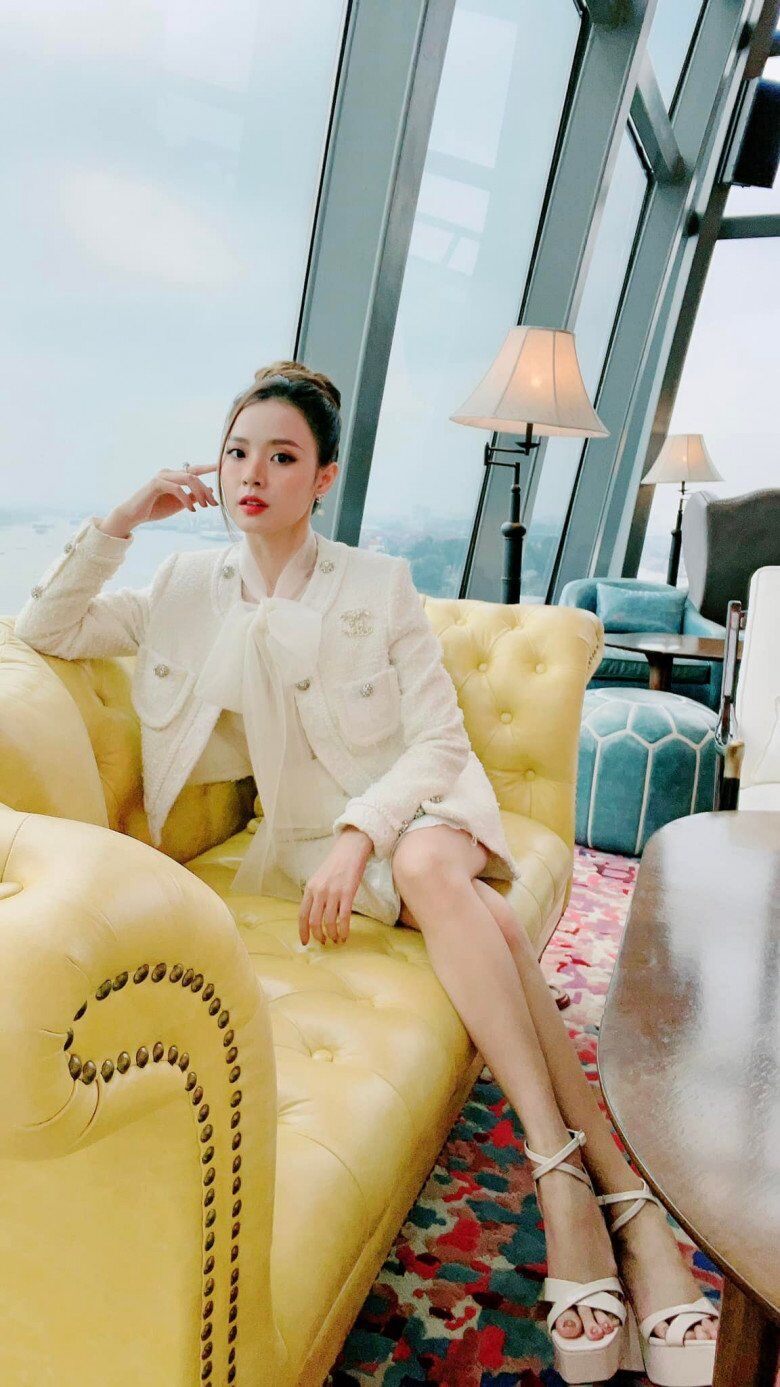 Nữ giảng viên nhiều sổ đất nhất Vbiz có nhan sắc xinh đẹp như tiên, đi làm mỗi ngày một bộ không trùng lặp - 19