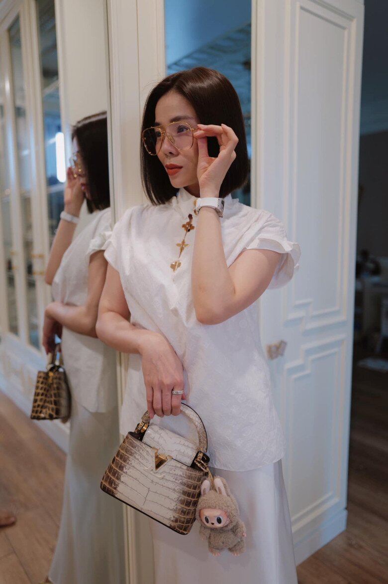 &#34;Nữ hoàng phòng trà&#34; có nhà dải từ Nam ra Bắc với kho đồ hiệu tiền tỷ nhưng chỉ ưu ái duy nhất một mẫu túi xách - 18