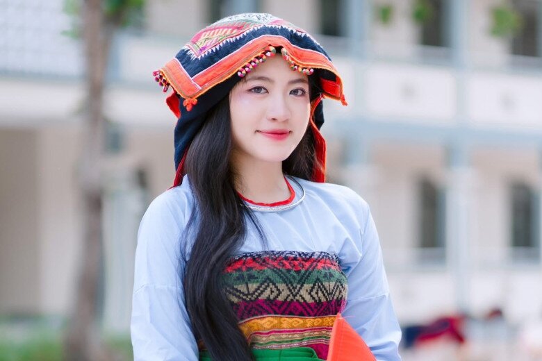 Nữ sinh dân tộc Thái gây “bão” mạng với vẻ đẹp trong trẻo như nàng thơ, là thủ khoa khối C00 - 1