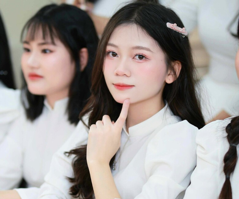 Nữ sinh dân tộc Thái gây “bão” mạng với vẻ đẹp trong trẻo như nàng thơ, là thủ khoa khối C00 - 7
