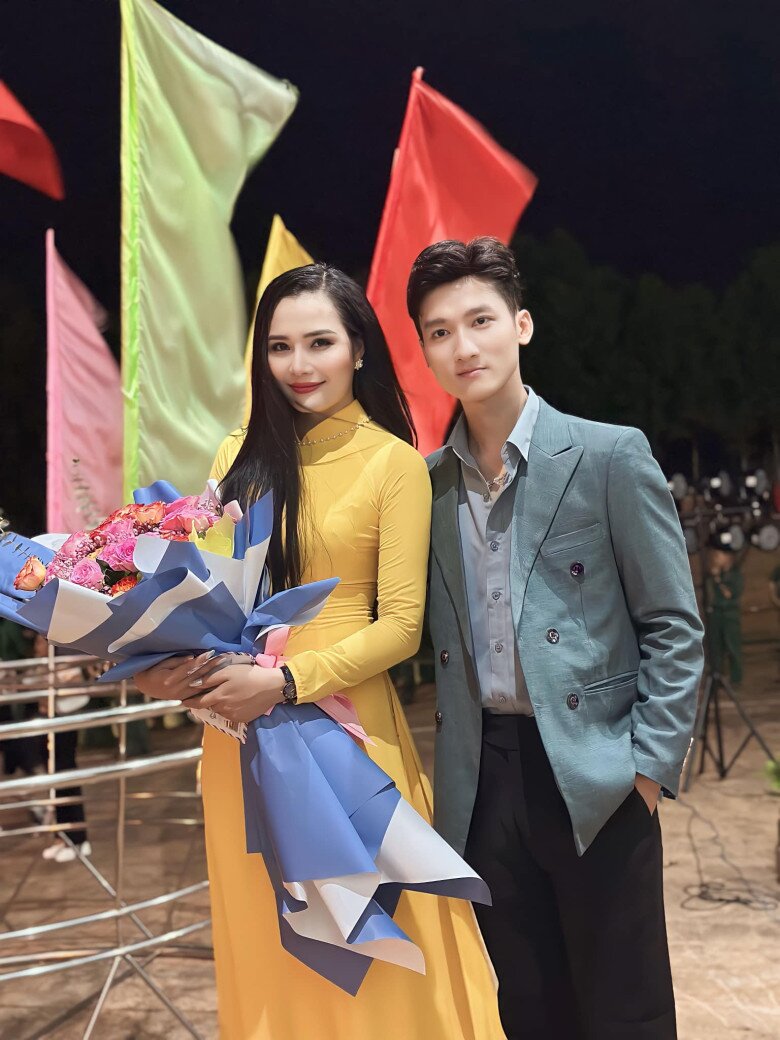 Nữ Thiếu tá có giọng đọc "chạm đến trái tim" tại A80: Nhan sắc đẹp như hoa hậu, tiết lộ bí quyết 0 đồng để trẻ hơn tuổi - 3