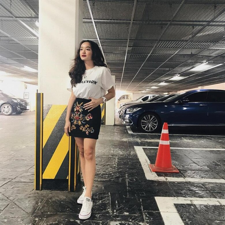 &#34;Nữ tiếp viên hàng không” giàu nứt đố đổ vách, cao 1m55 có chiêu lên đồ &#34;hack&#34; dáng trông như 1m70 từ món đồ nàng nào cũng có - 12
