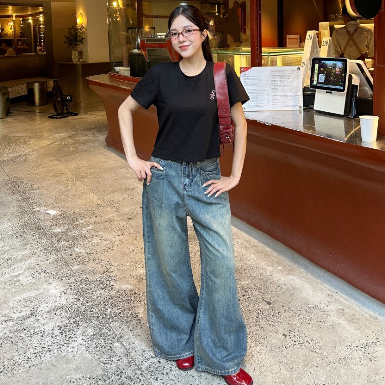 Sắp sang thu, chị em phối 4 kiểu áo này với quần ống rộng đơn giản mà thời trang hơn khối đồ hiệu - 2
