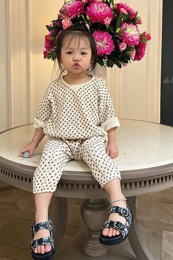 Soi đồ hiệu của 2 ái nữ nhà sao Việt sắp học chung trường quốc tế, sở hữu BST túi gần 700 triệu, diện đồ của giới siêu giàu - 32