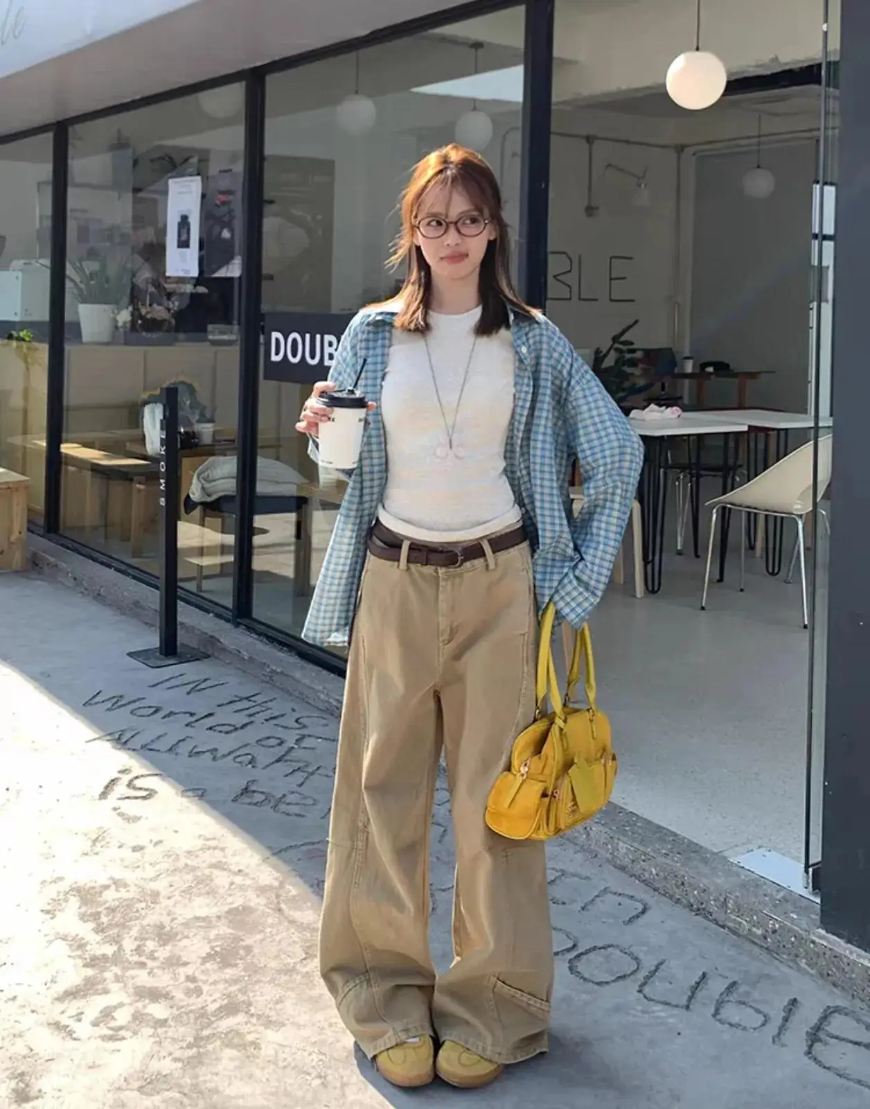 Thử đủ outfit mùa lạnh, tôi tìm ra 4 kiểu áo đẹp mặc cùng quần jeans, sang như quý cô nước Pháp - 4