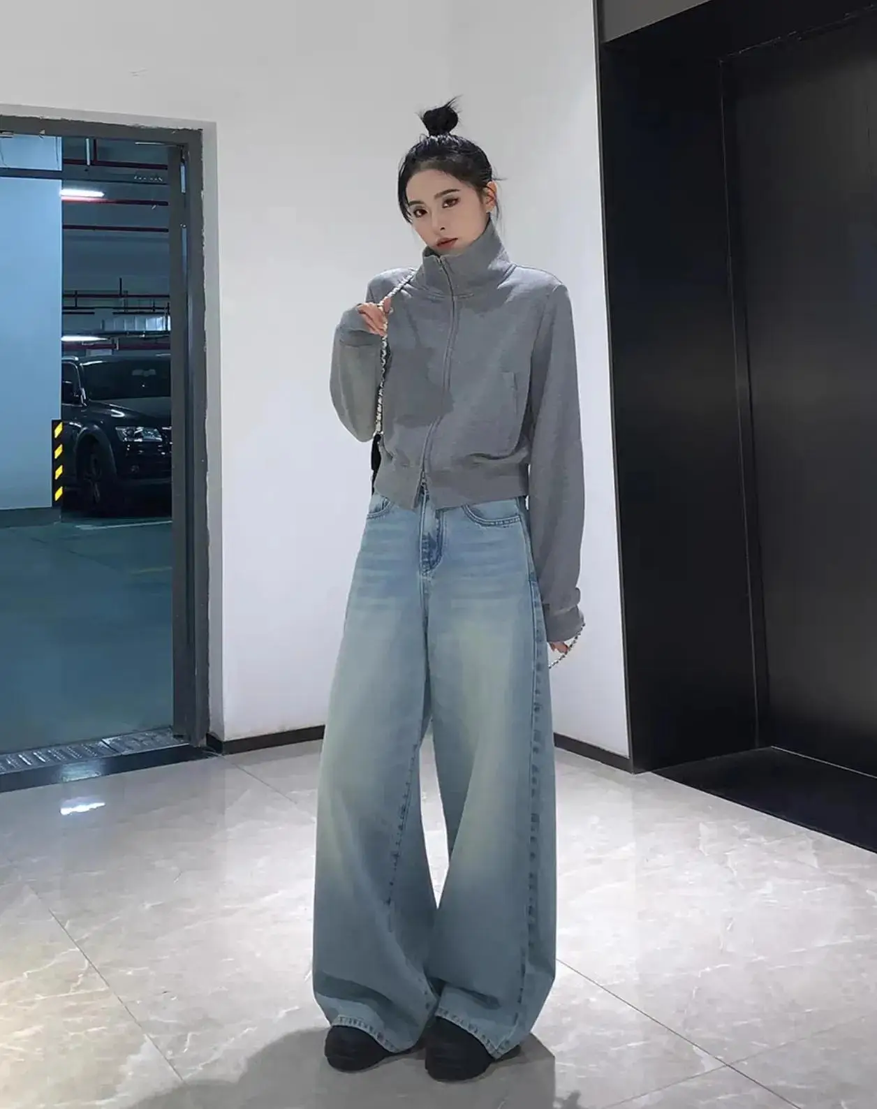 Thử đủ outfit mùa lạnh, tôi tìm ra 4 kiểu áo đẹp mặc cùng quần jeans, sang như quý cô nước Pháp - 6