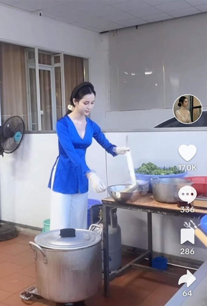 &#34;Tiên nữ Đăknia&#34; một thời mặc yếm táo bạo gây tranh cãi, nay về quê bán bún mặc đồ bộ giá rẻ khó nhận ra - 10