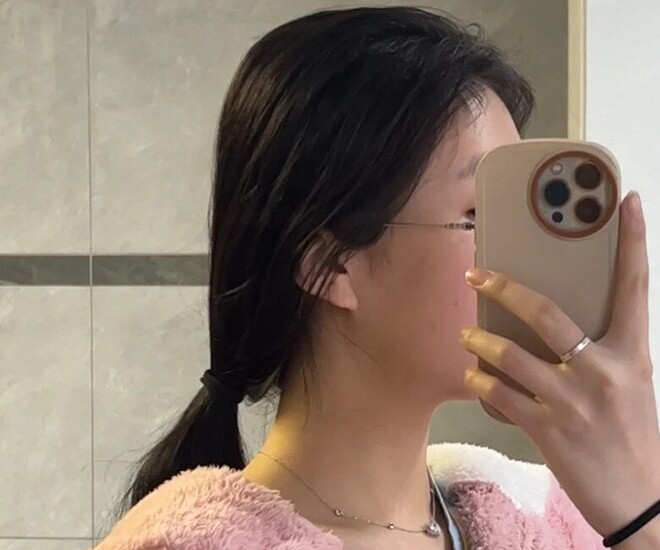 Tóc mỏng xẹp lép dễ gây già, chị em áp dụng ngay 5 chiêu tăng độ phồng cực rẻ, không cần ra tiệm vẫn đẹp - 1
