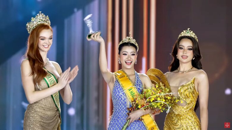 Nhan sắc đời thường mộc mạc của 4 Á hậu Miss Grand Vietnam 2025: Người bị chê quá &#34;lành&#34;, nữ bác sĩ body bốc lửa khó cưỡng - 24