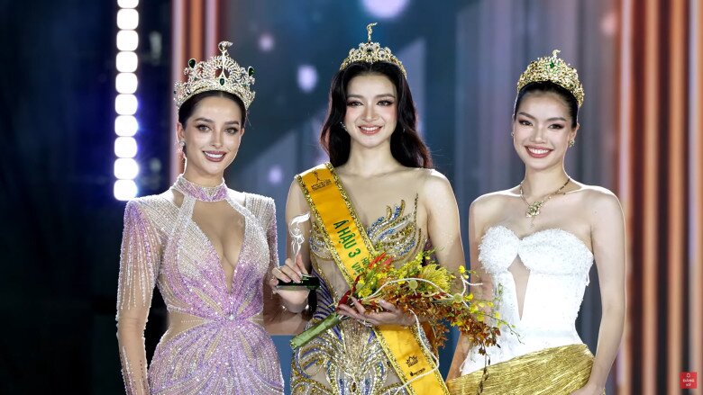 Nhan sắc đời thường mộc mạc của 4 Á hậu Miss Grand Vietnam 2025: Người bị chê quá &#34;lành&#34;, nữ bác sĩ body bốc lửa khó cưỡng - 16