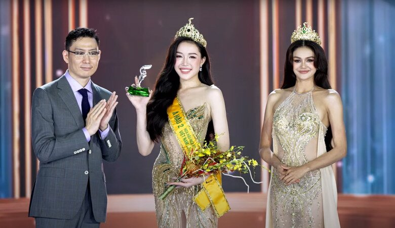 Nhan sắc đời thường mộc mạc của 4 Á hậu Miss Grand Vietnam 2025: Người bị chê quá &#34;lành&#34;, nữ bác sĩ body bốc lửa khó cưỡng - 10