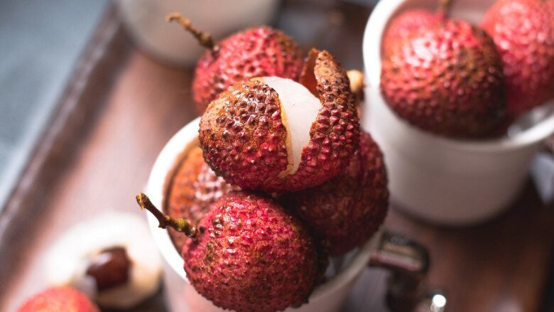 Vải đang vào mùa, chị em đừng mải mê khúc bạch mà quên 4 công thức giúp đốt mỡ nhanh hơn nhưng vẫn ngon xuất sắc - 1