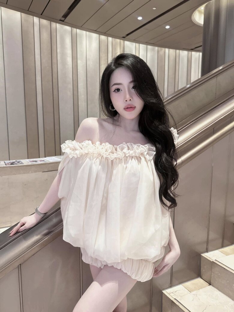 Sắc vóc nóng bỏng đầy mê hoặc của bạn gái Nguyễn Quốc Việt - cầu thủ duy nhất 3 lần cùng U23 Việt Nam vô địch - 3