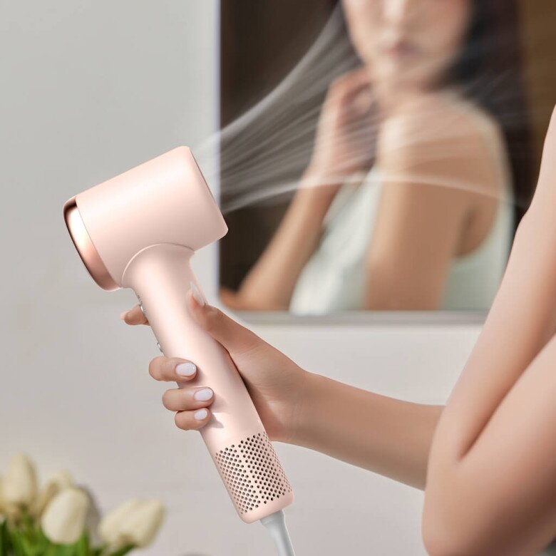 Vì sao gội đầu xong, thợ làm tóc luôn làm theo công thức sấy nóng và sấy lạnh? - 3