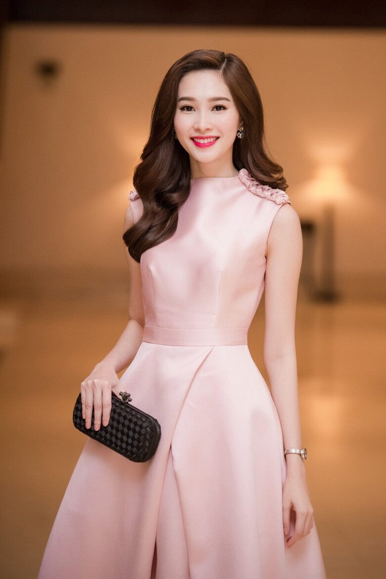 Xuất thân thôn quê, &#34;thần tiên tỷ tỷ&#34; đẹp nhất Việt Nam nay làm phu nhân hào môn vẫn chỉ kè kè 2 kiểu túi xách &#34;giàu ngầm&#34; - 10