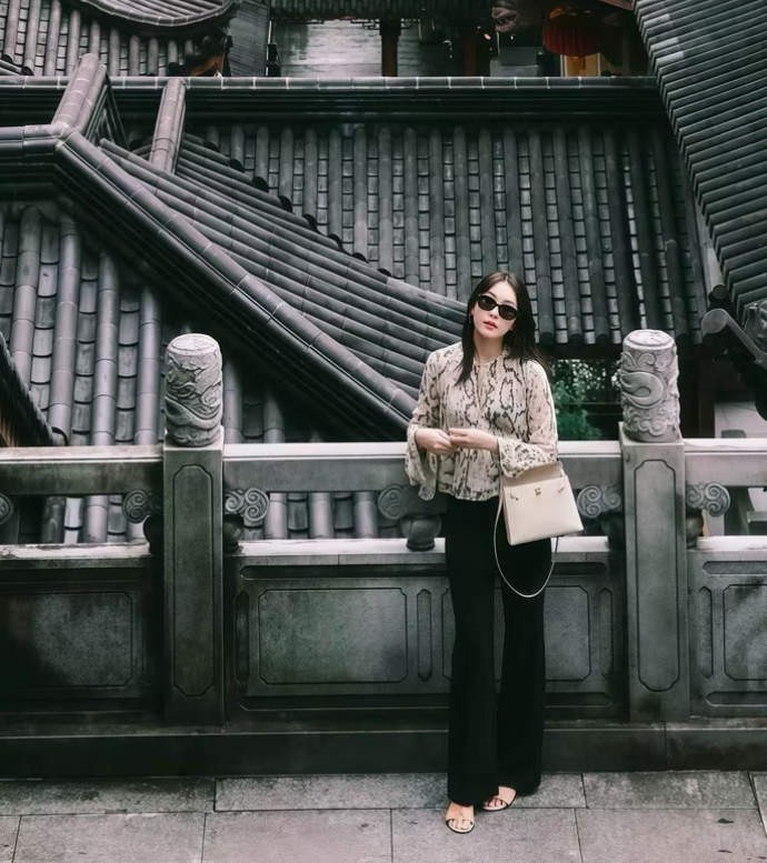 Xuất thân thôn quê, &#34;thần tiên tỷ tỷ&#34; đẹp nhất Việt Nam nay làm phu nhân hào môn vẫn chỉ kè kè 2 kiểu túi xách &#34;giàu ngầm&#34; - 3