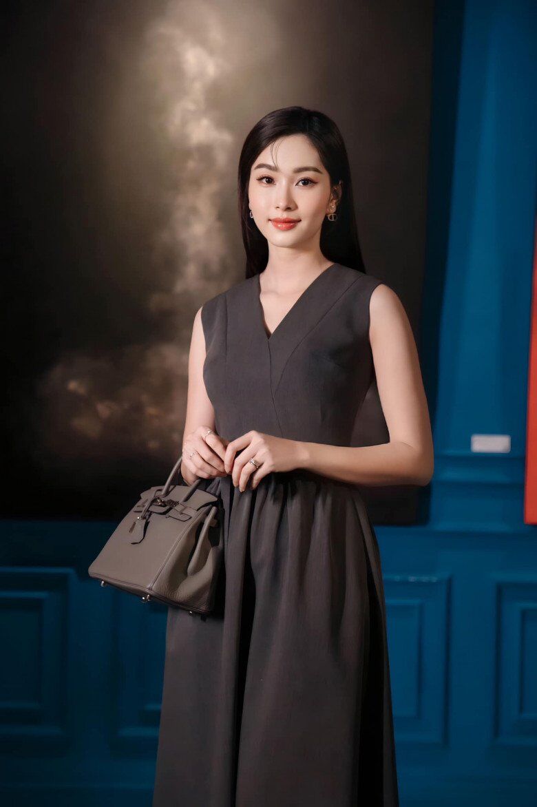 Xuất thân thôn quê, &#34;thần tiên tỷ tỷ&#34; đẹp nhất Việt Nam nay làm phu nhân hào môn vẫn chỉ kè kè 2 kiểu túi xách &#34;giàu ngầm&#34; - 2