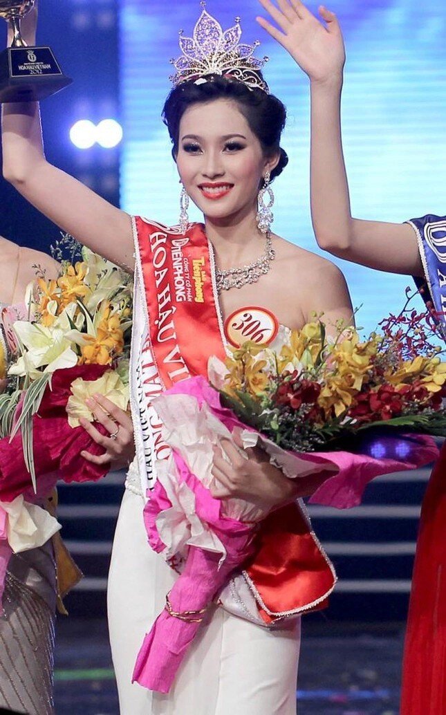 Xuất thân thôn quê, &#34;thần tiên tỷ tỷ&#34; đẹp nhất Việt Nam nay làm phu nhân hào môn vẫn chỉ kè kè 2 kiểu túi xách &#34;giàu ngầm&#34; - 18