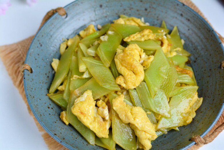 Cây này tưởng chỉ ăn lá, ai ngờ thân cũng cực ngon, đem xào trứng được món giàu canxi, tốt cho sức khỏe - 7